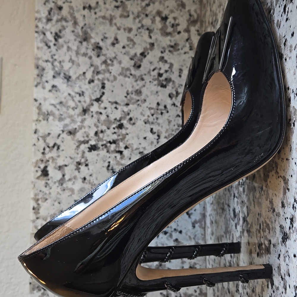 Gorgeous Black Patent Leather Pumps - Picture 3 of 10